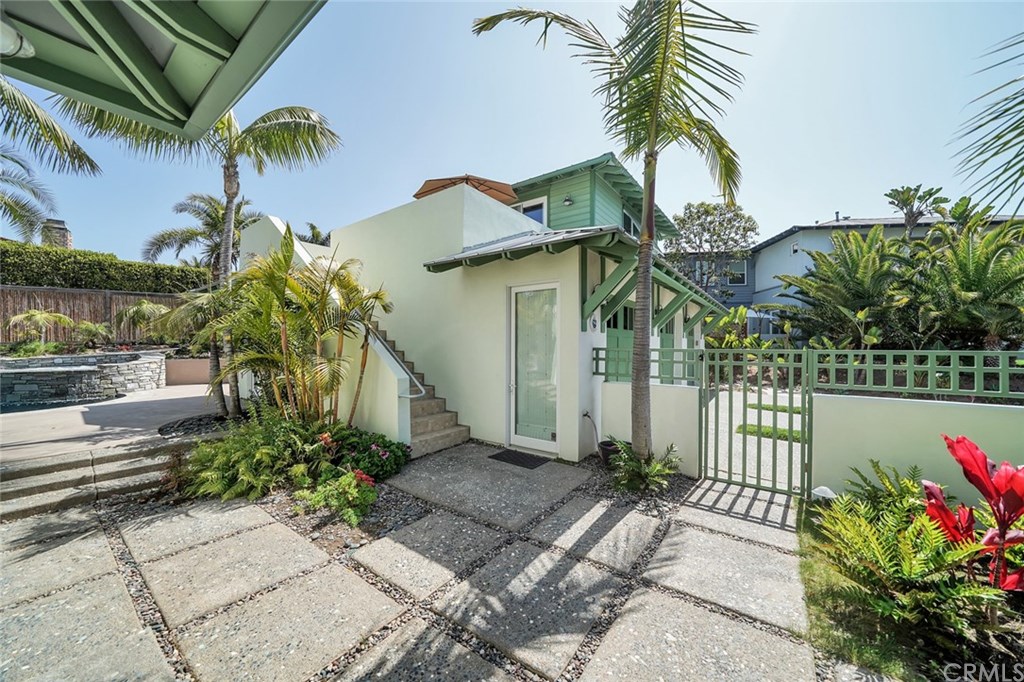 183 La Costa Avenue Encinitas, CA 92024 - Photo 50 of 55 STUDIO APARTMENT over the 3 car garage plus private deck