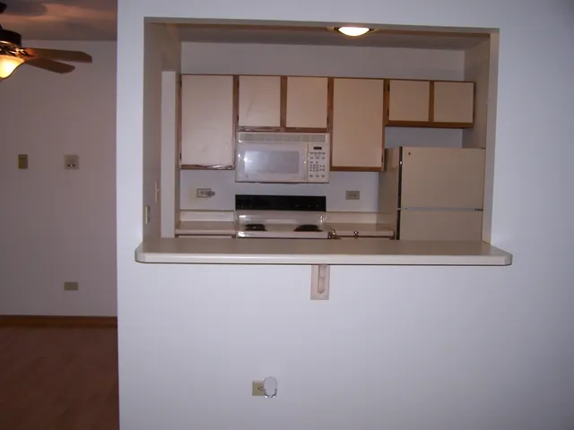 $138,000 | 4302 West Shamrock Lane, Unit 2G, McHenry, IL 60050