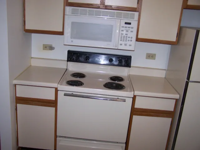 $138,000 | 4302 West Shamrock Lane, Unit 2G, McHenry, IL 60050