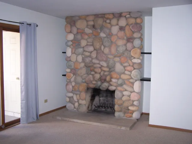 $138,000 | 4302 West Shamrock Lane, Unit 2G, McHenry, IL 60050