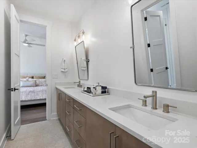 a en suite bathroom with double sink and a mirror
