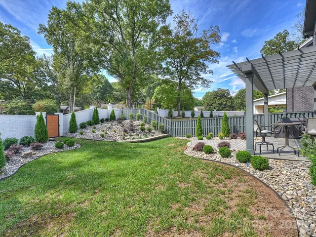 a view of a chair and table in backyard