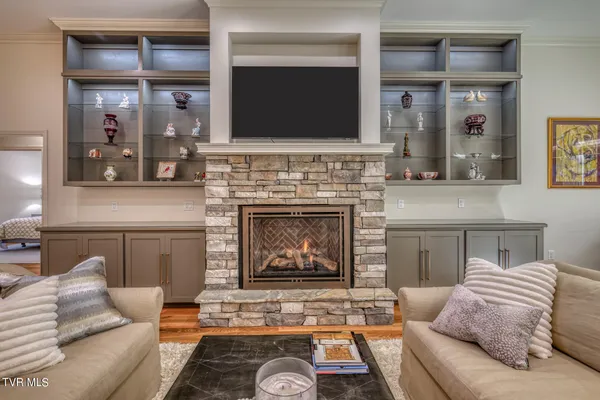 $770,000 | 275 Settlers Secret, Mountain City, TN 37683