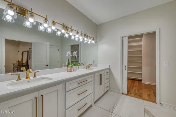 $770,000 | 275 Settlers Secret, Mountain City, TN 37683