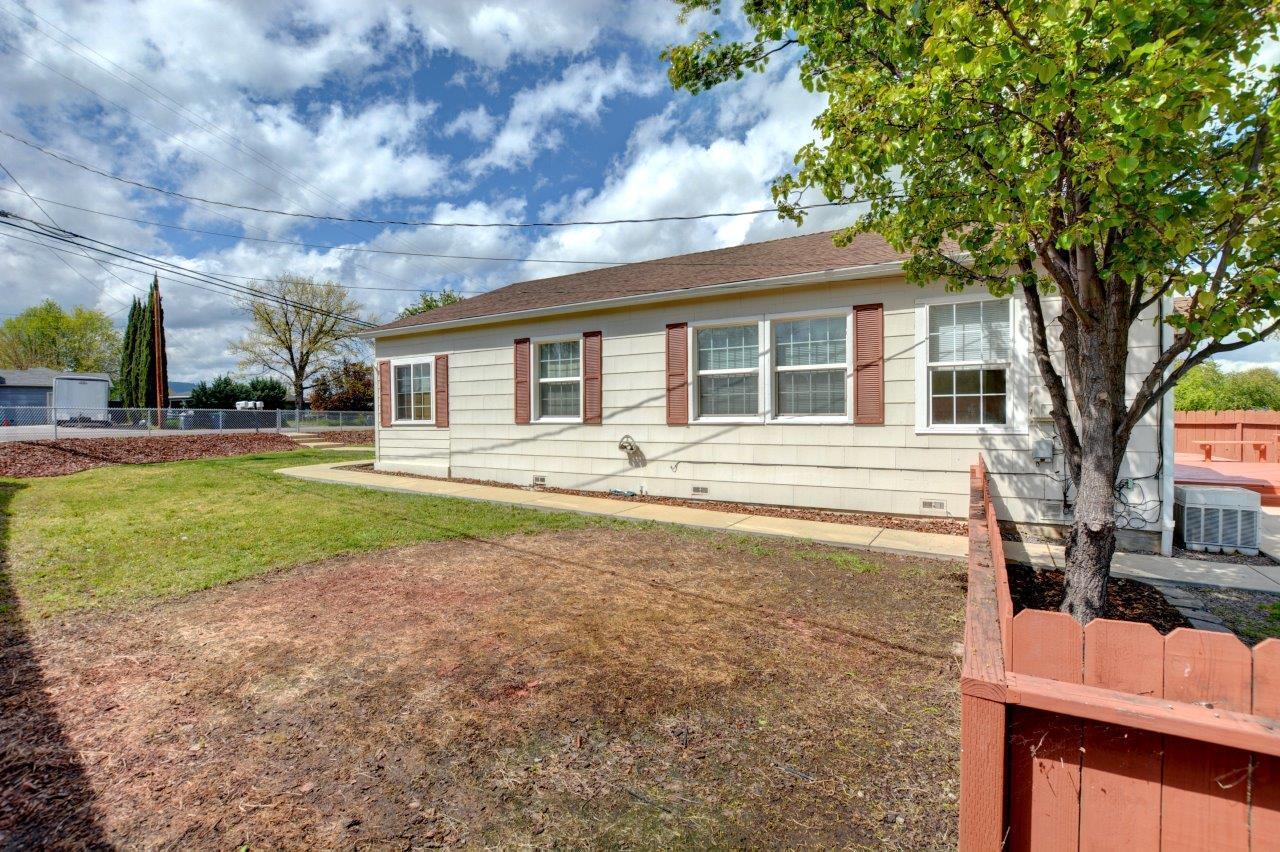2702 Merriman Road Medford, OR 97501 - Photo 31 of 37 32