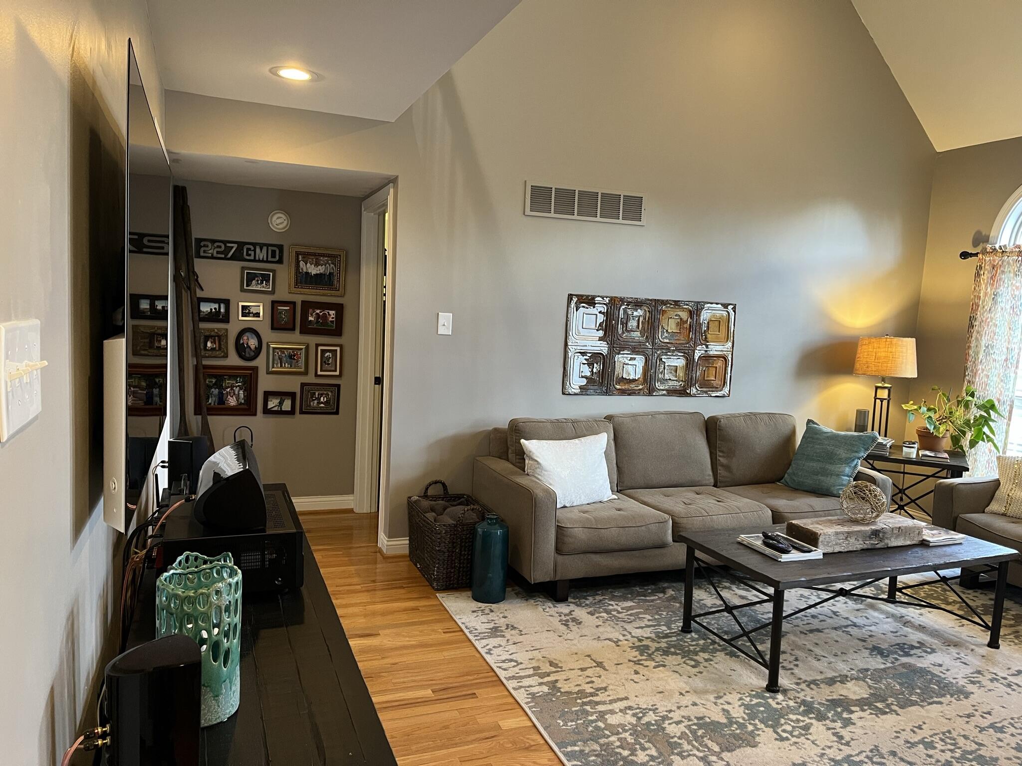 2233 Shaker Run Road Lexington, KY 40509 - Photo 5 of 49 007-LivingRm1