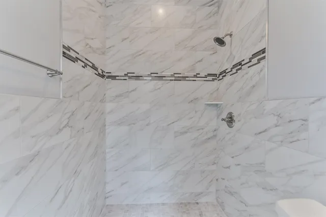 a view of empty room with window