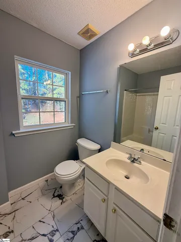 $2,150 | 4 Oyster Bay Court, Mauldin, SC 29662