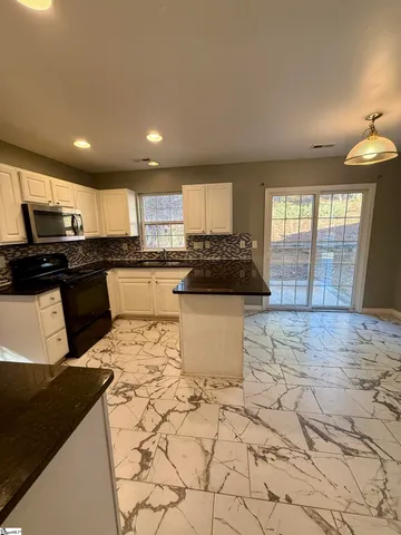 $2,150 | 4 Oyster Bay Court, Mauldin, SC 29662