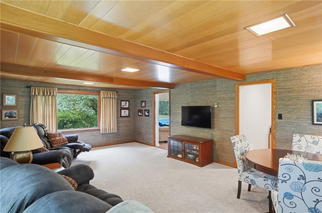 401 Robertson Road Hermitage, PA 16148 - Photo 6 of 47