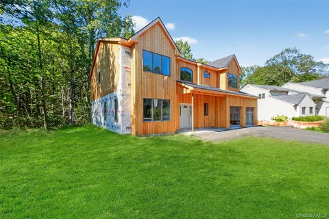 $899,900 | 35 Driftwood Drive, Somers, NY 10589