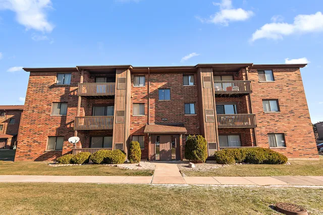 $149,900 | 15723 Peggy Lane, Unit 5, Oak Forest, IL 60452
