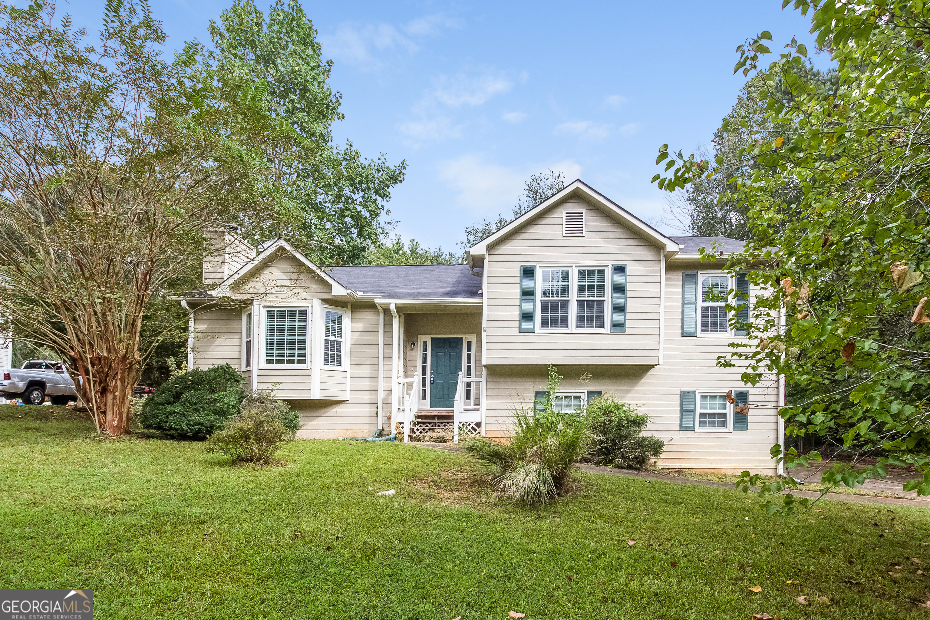 379 Nottingham Drive Douglasville, GA 30134 - Photo 1 of 1 a front view of a house with a yard