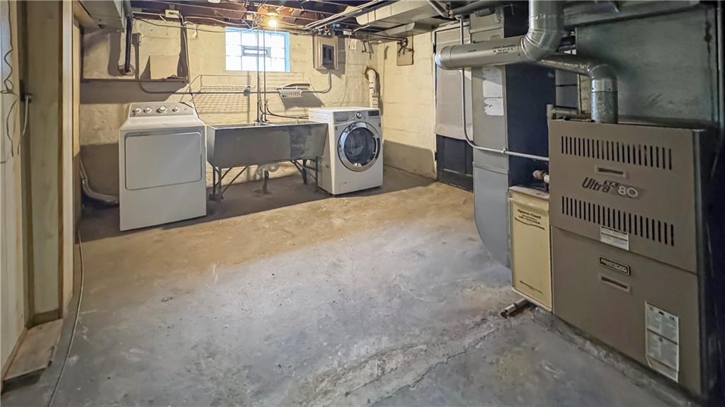 1601 Aurelius Avenue Pittsburgh, PA 15218 - Photo 17 of 30 a utility room with dryer and washer