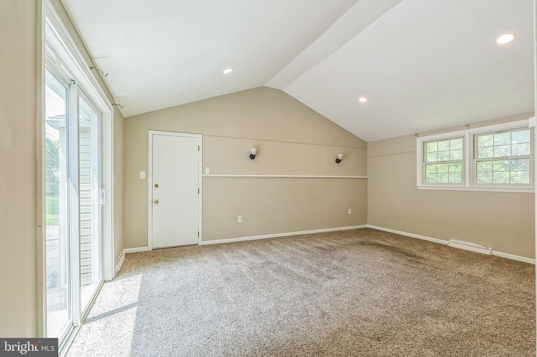 2009 Veale Road Wilmington, DE 19810 - Photo 13 of 32 Family room