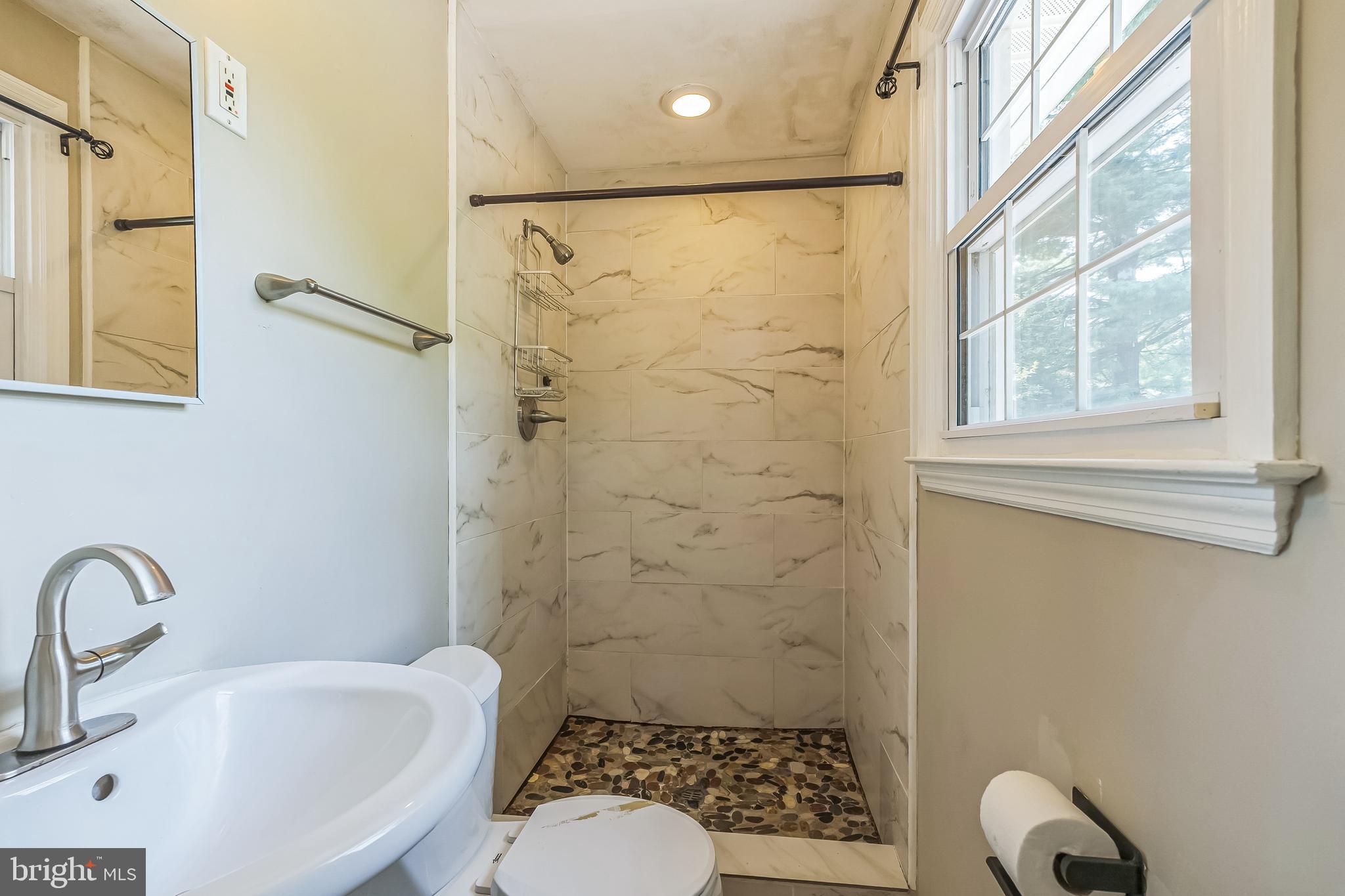 2009 Veale Road Wilmington, DE 19810 - Photo 20 of 32 Main bedroom bath