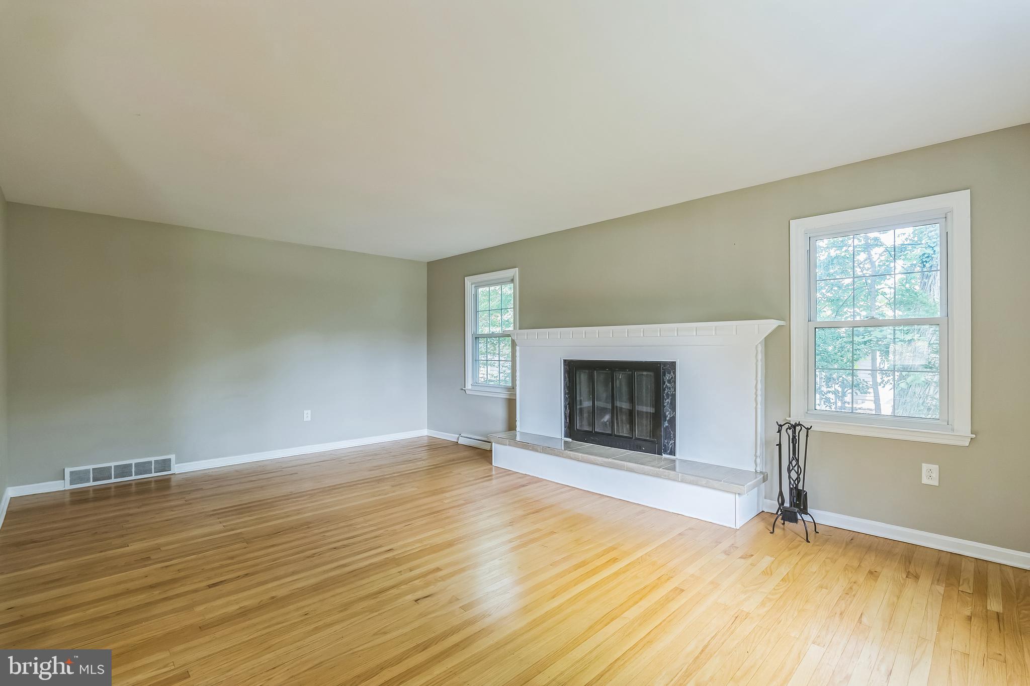 2009 Veale Road Wilmington, DE 19810 - Photo 10 of 32 Living room