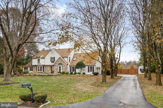 a view of entryway with a rug wooden floor and windows