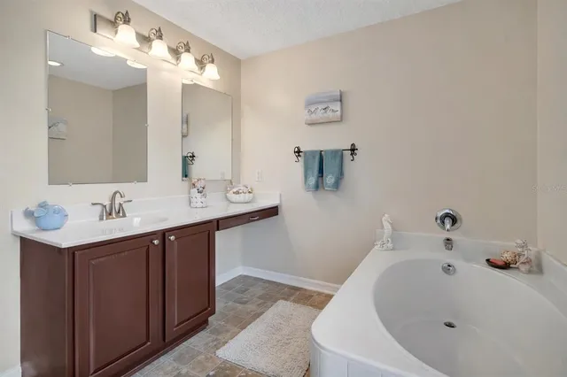 $450,000 | 16012 Lanesboro Court, Clermont, FL 34711