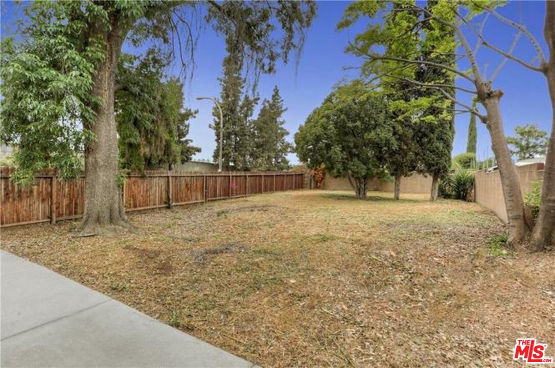 395 North Holliston Avenue Pasadena, CA 91106 - Photo 2 of 6