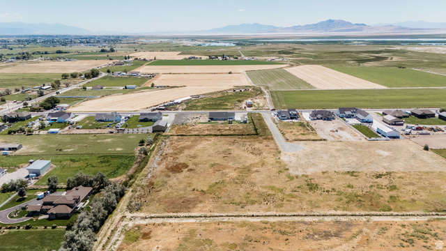 5752 West 2425th North, Unit 4 Hooper, UT 84315 - Photo 3 of 15