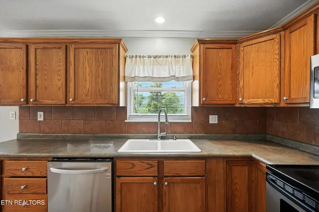 $250,000 | 254 Cumberland Drive, Harrogate, TN 37752