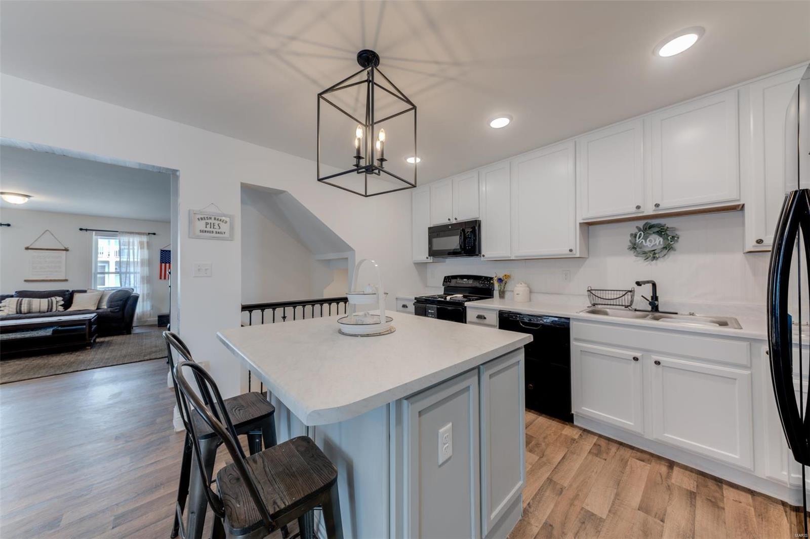 3006 Riggs Street St. Charles, MO 63301 - Photo 2 of 27 Gallery Image 2