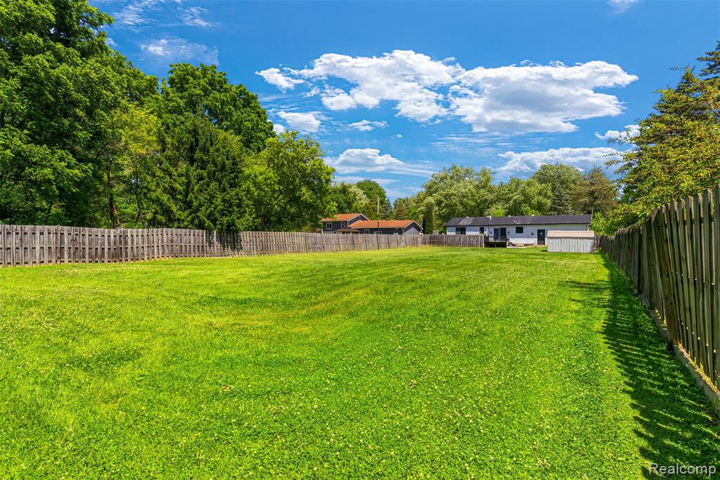 1378 Roat Court Burton, MI 48509 - Photo 26 of 32