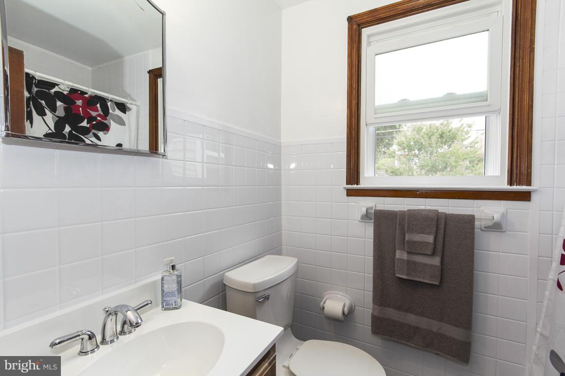 2932 Willoughby Road Baltimore, MD 21234 - Photo 17 of 29 Main Level Updated Hall Bath