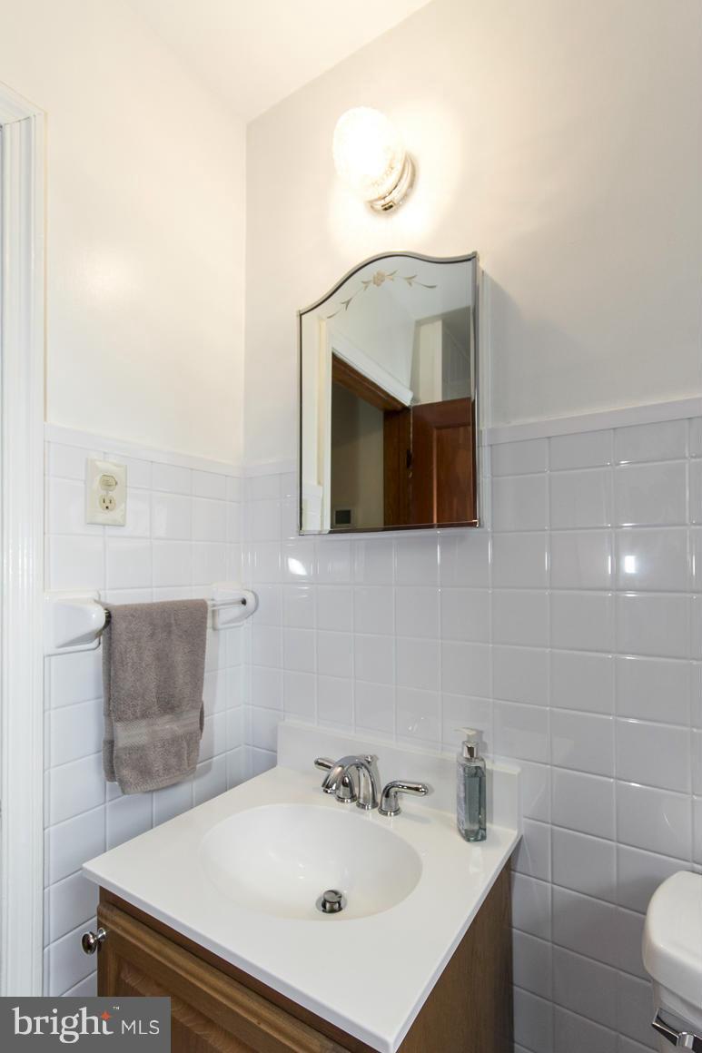 2932 Willoughby Road Baltimore, MD 21234 - Photo 18 of 29 Main Level Hall Bath