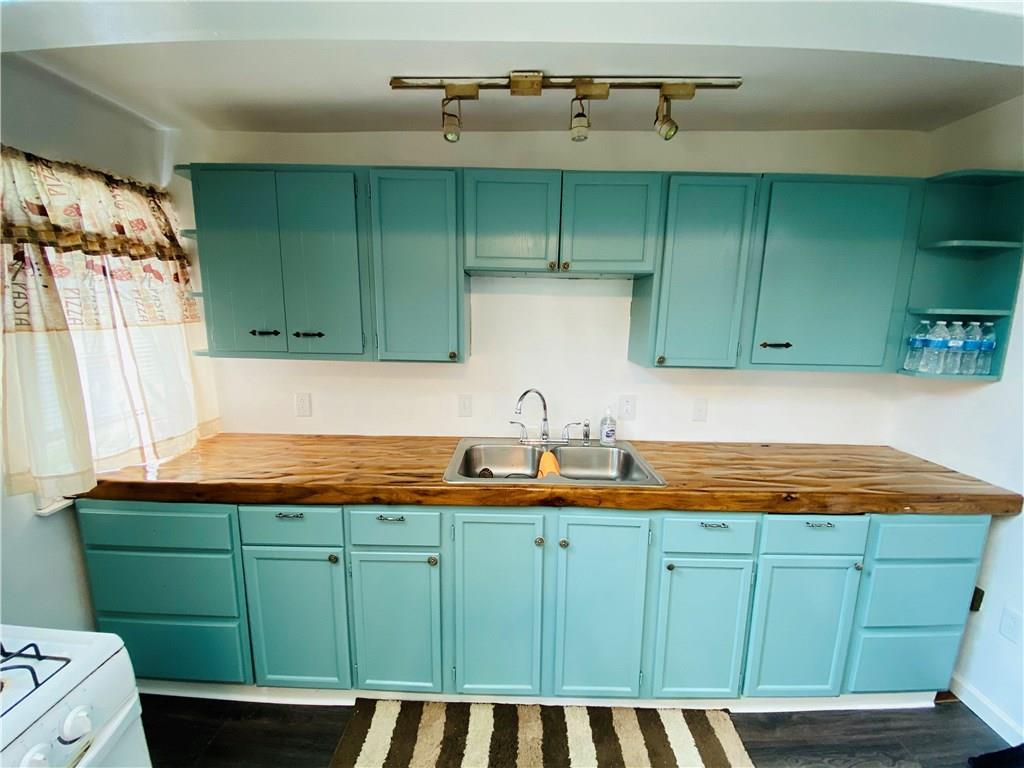 1127 Lapish Road Pittsburgh, PA 15212 - Photo 5 of 23 Close up of cabinets and counter top.