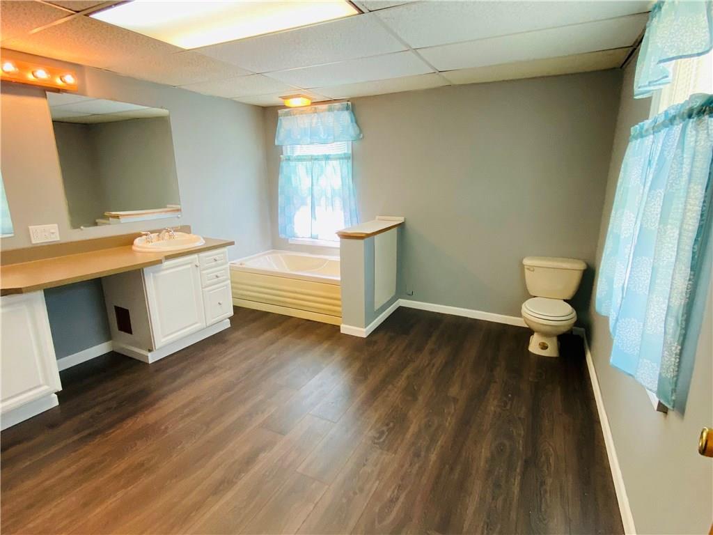 1127 Lapish Road Pittsburgh, PA 15212 - Photo 10 of 23 Spacious full bath... too much space.
