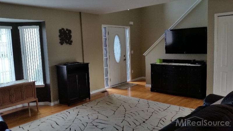 51613 Rivard Road New Baltimore, MI 48047 - Photo 2 of 22