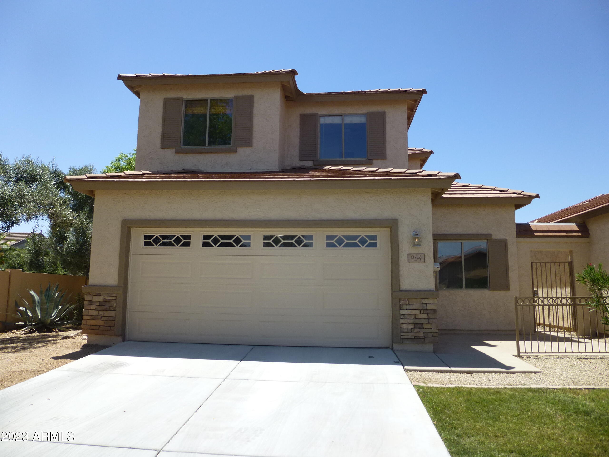 964 South Racine Lane Gilbert, AZ 85296 - Photo 2 of 35 great Home!