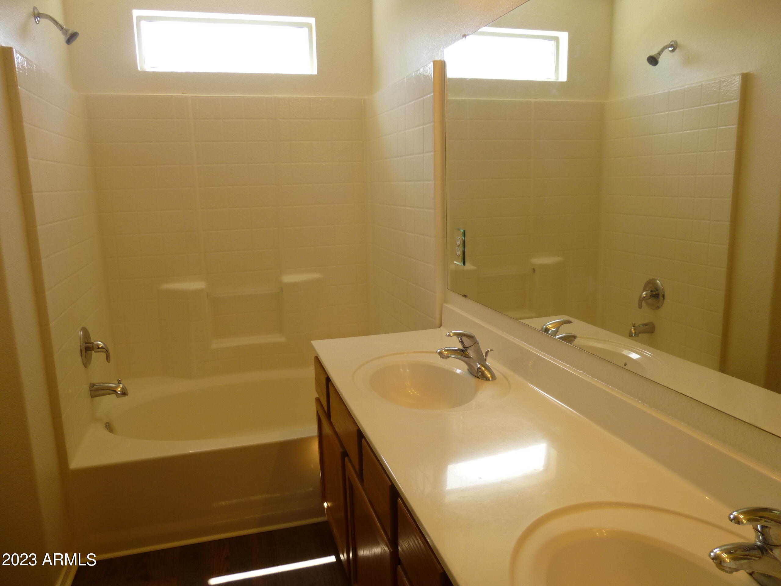 964 South Racine Lane Gilbert, AZ 85296 - Photo 24 of 35 Primary bathrm Double sinks