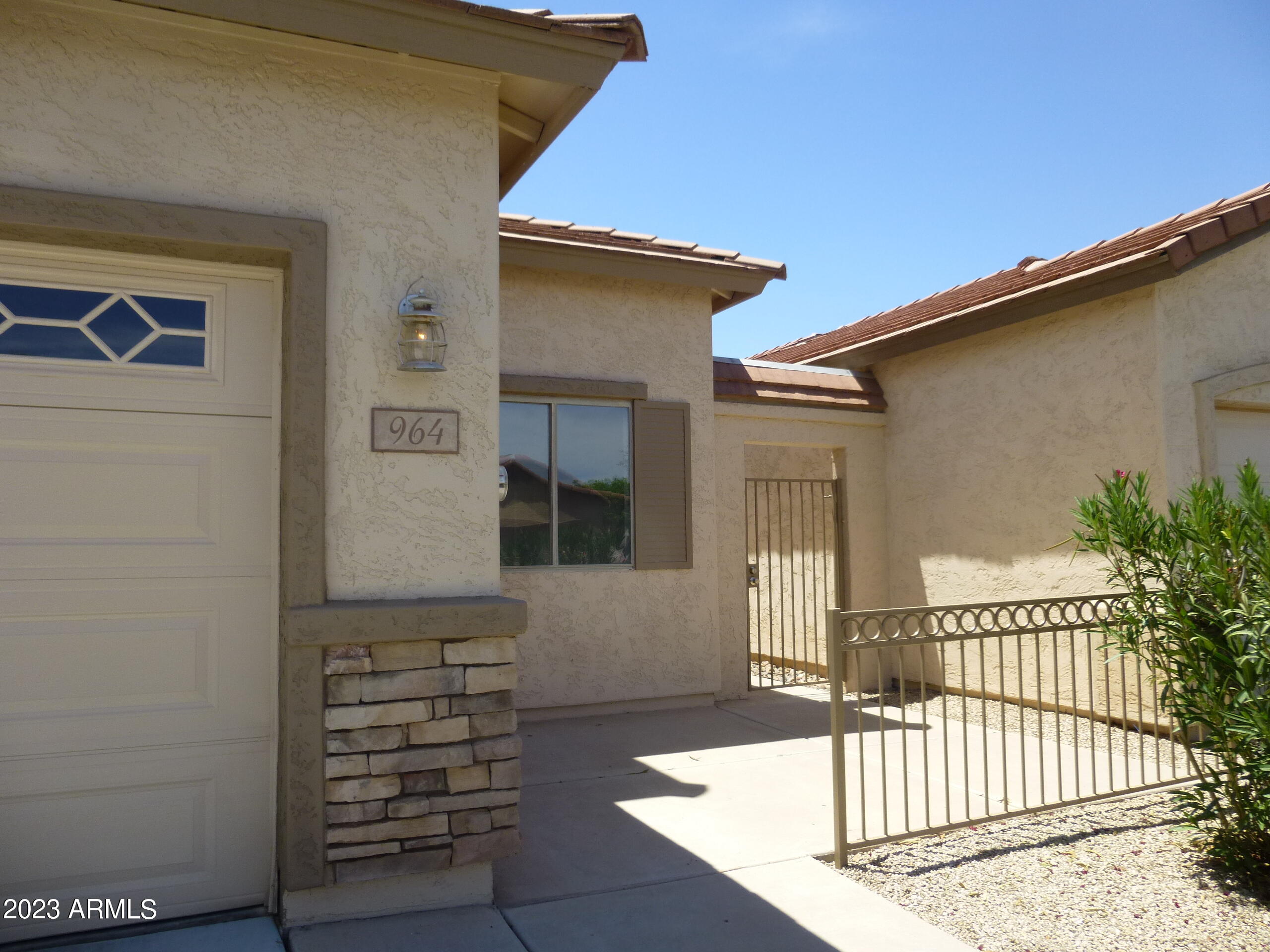 964 South Racine Lane Gilbert, AZ 85296 - Photo 3 of 35 front patio