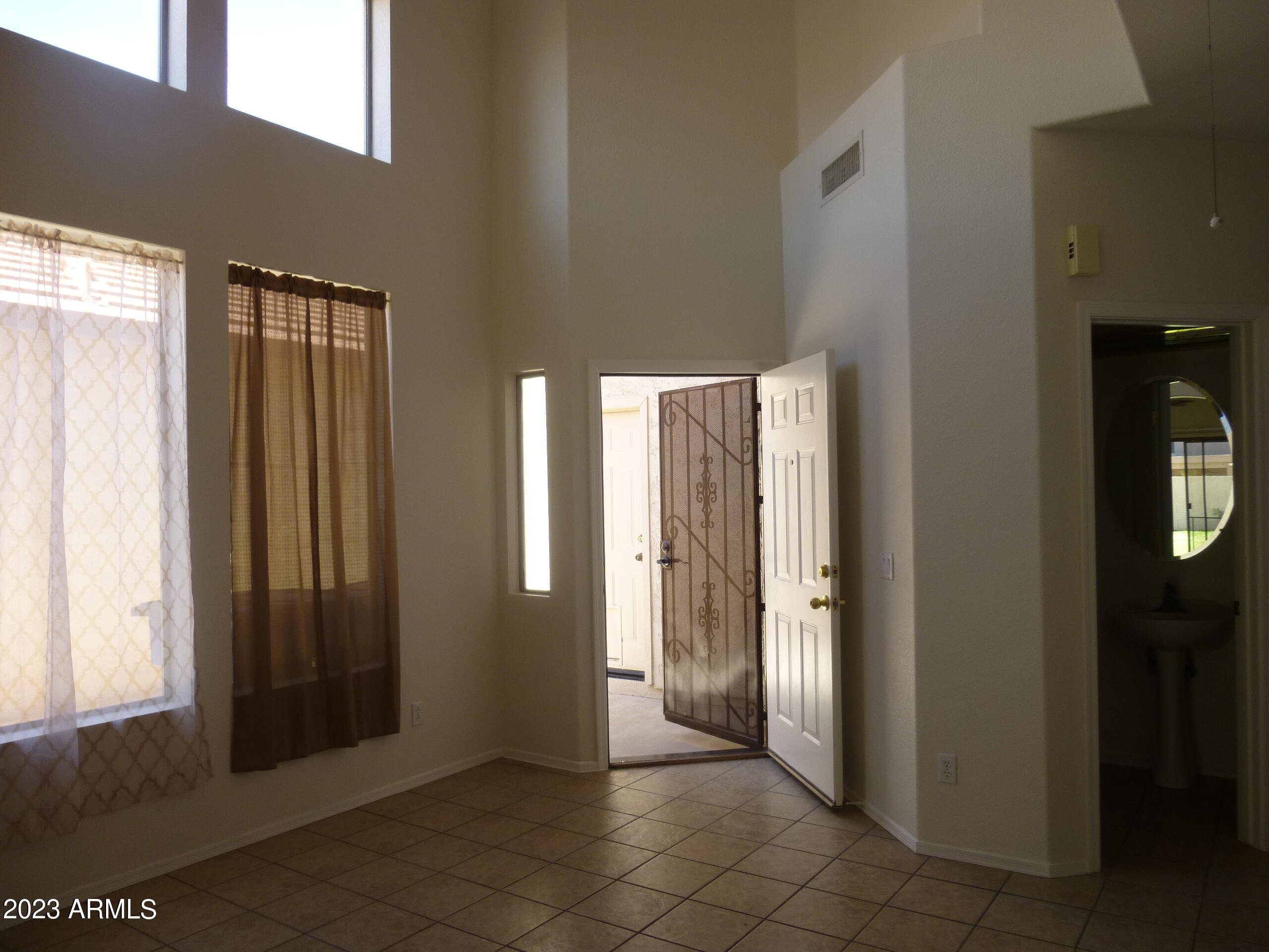 964 South Racine Lane Gilbert, AZ 85296 - Photo 7 of 35 open flowing home