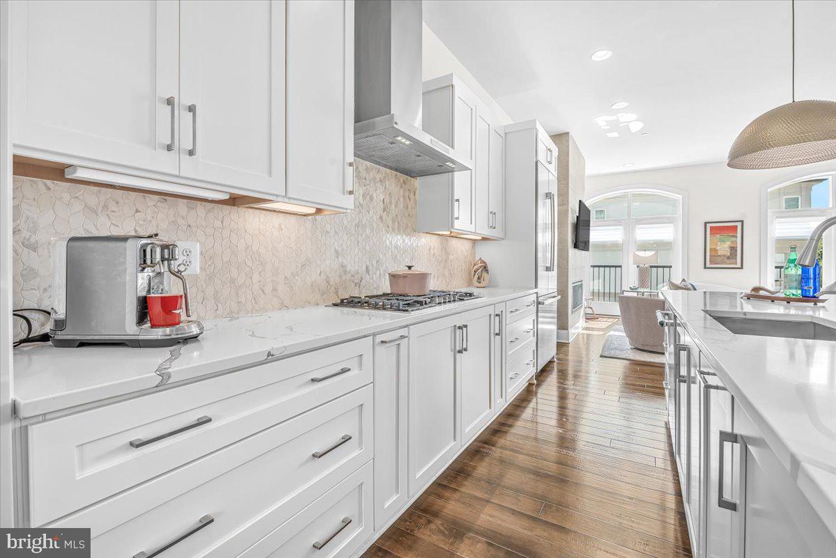 8205 River Road Bethesda, MD 20817 - Photo 19 of 47 Custom backsplash and lighting