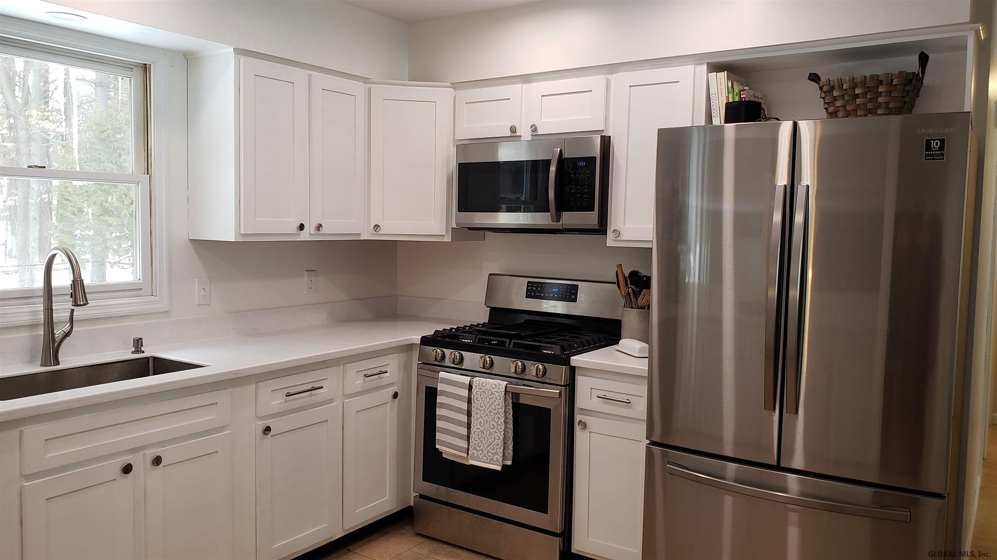 27 Pennyroyal Road Malta, NY 12020 - Photo 4 of 41 Photo 4