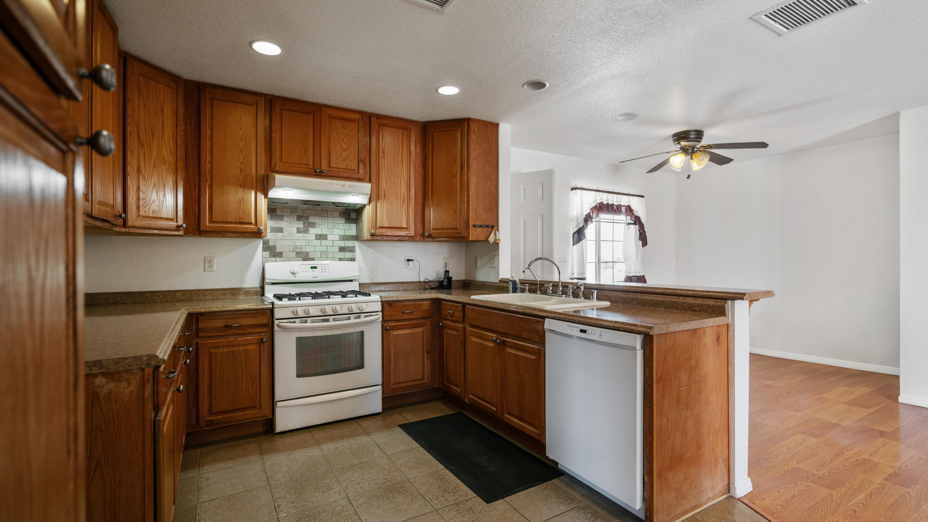 58522 Reche Road Landers, CA 92285 - Photo 33 of 57 58522 Reche Rd Interior-6