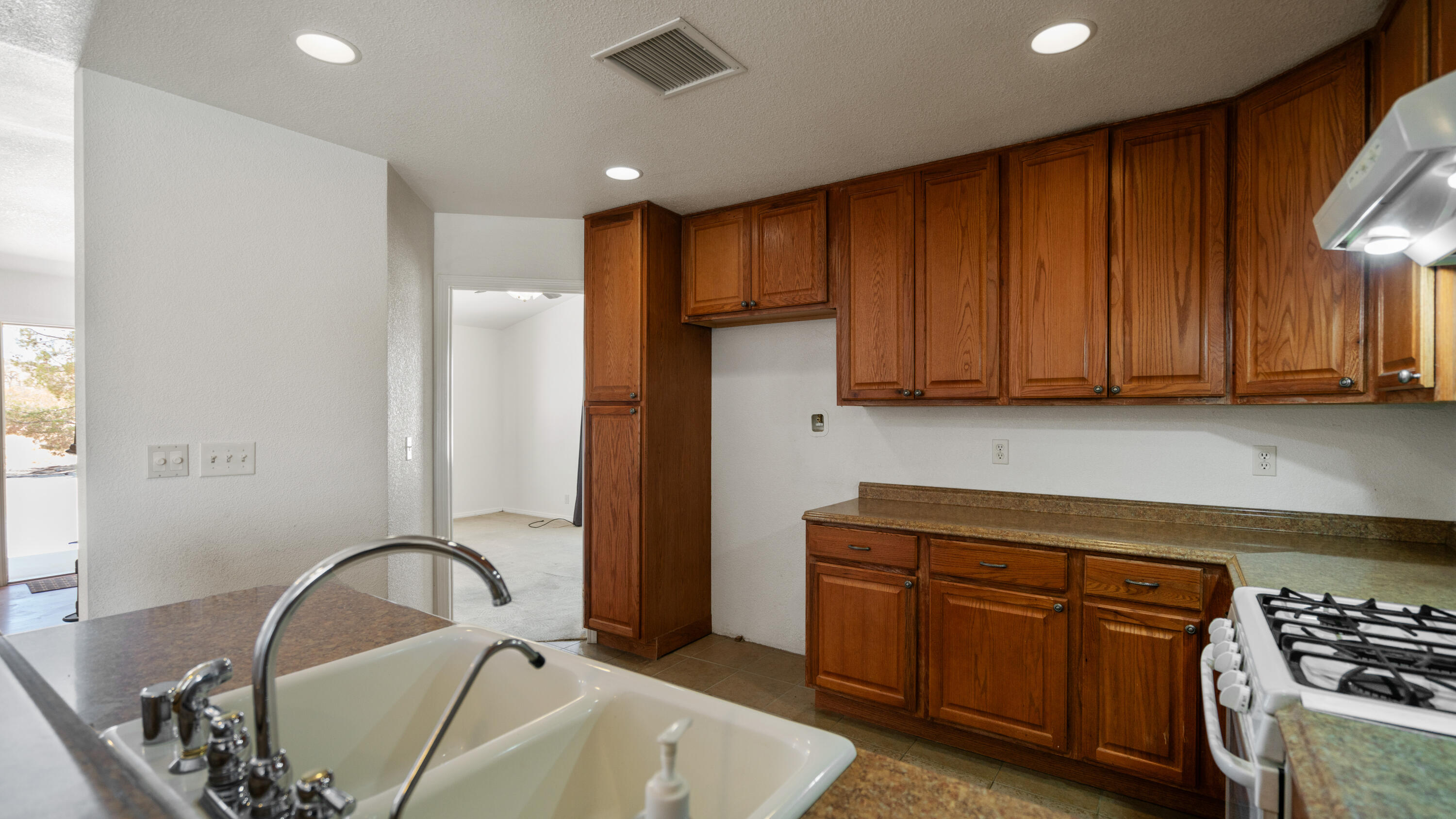 58522 Reche Road Landers, CA 92285 - Photo 34 of 57 58522 Reche Rd Interior-8