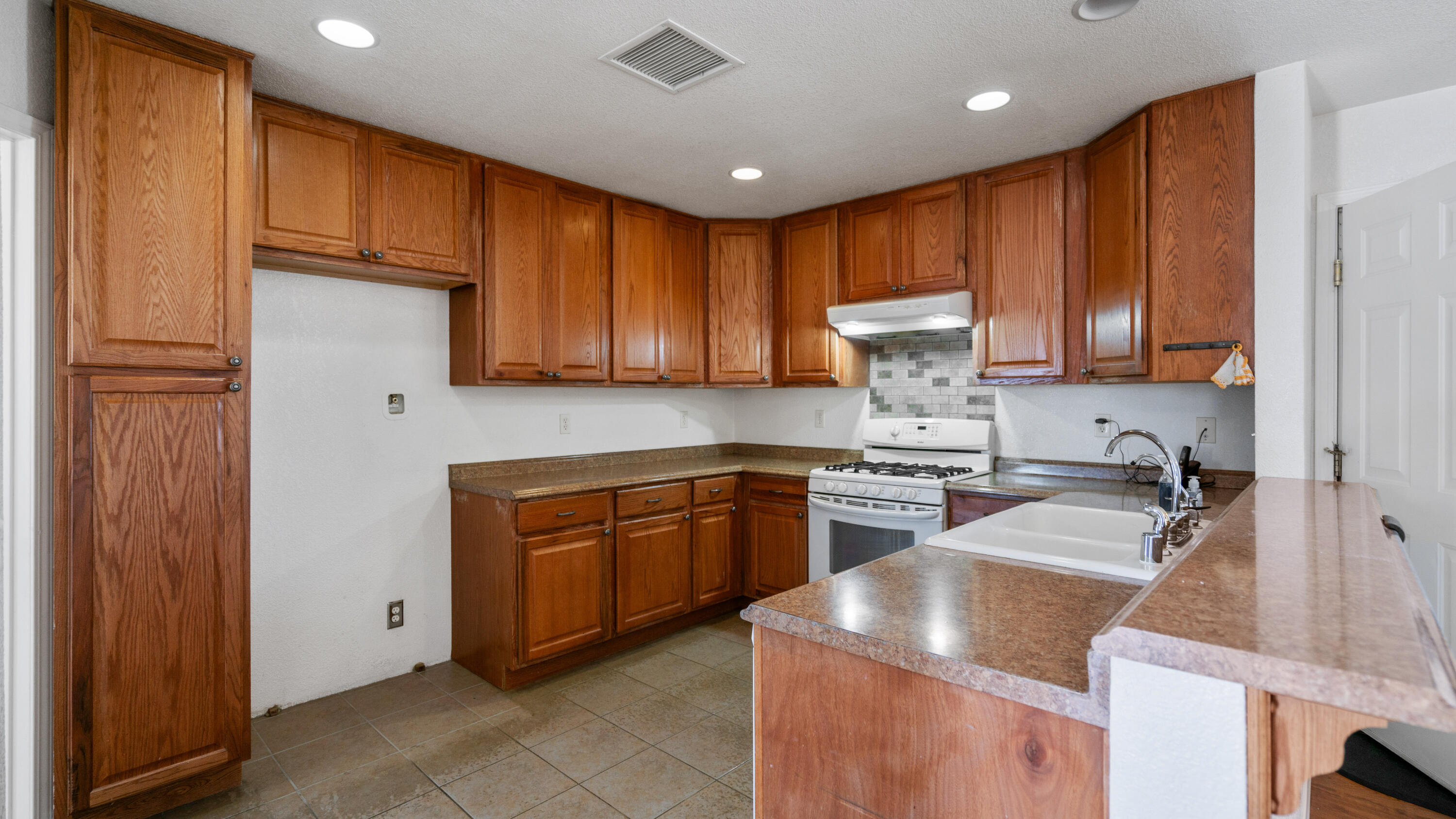 58522 Reche Road Landers, CA 92285 - Photo 35 of 57 58522 Reche Rd Interior-9