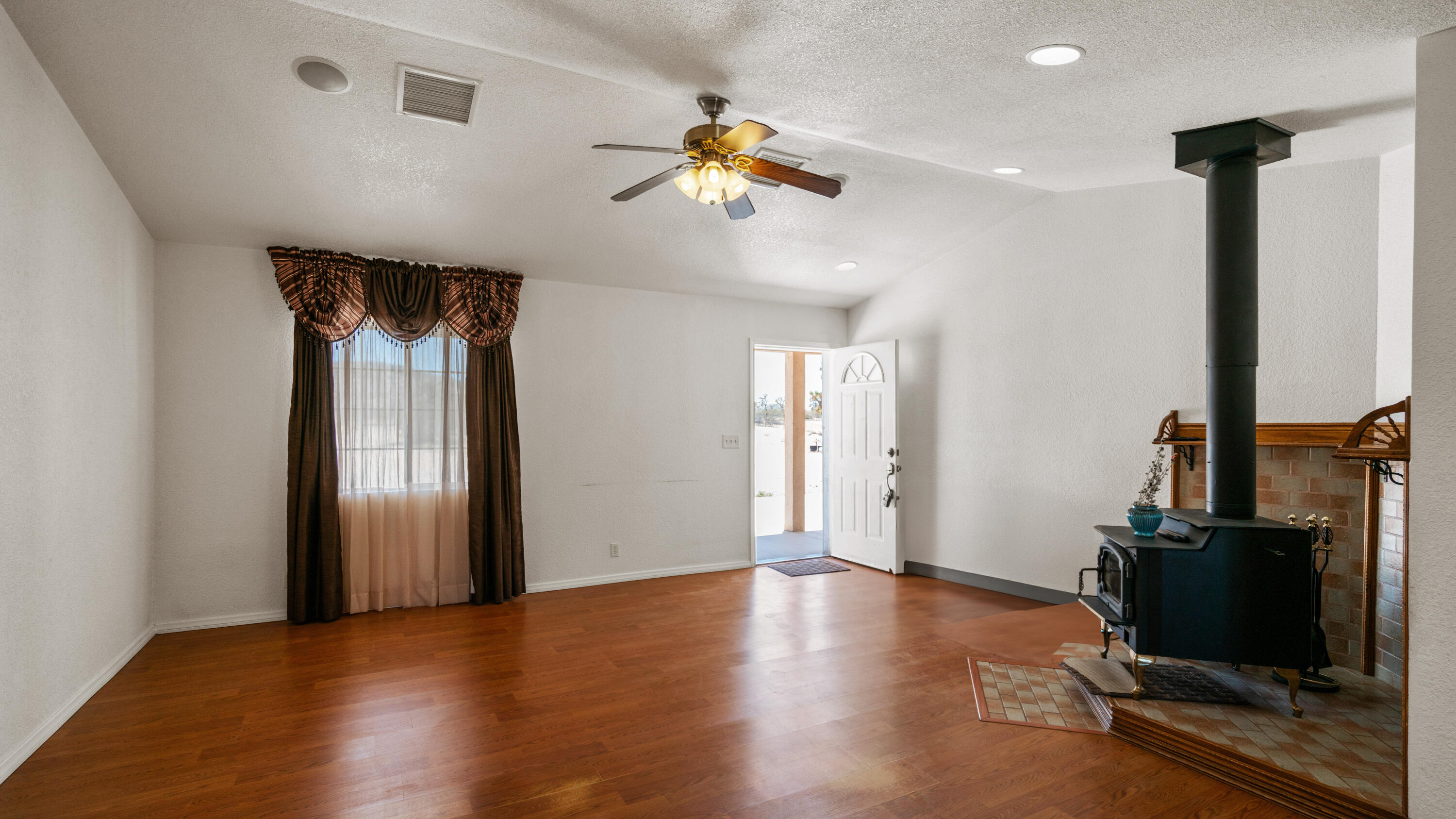 58522 Reche Road Landers, CA 92285 - Photo 46 of 57 58522 Reche Rd Interior-15