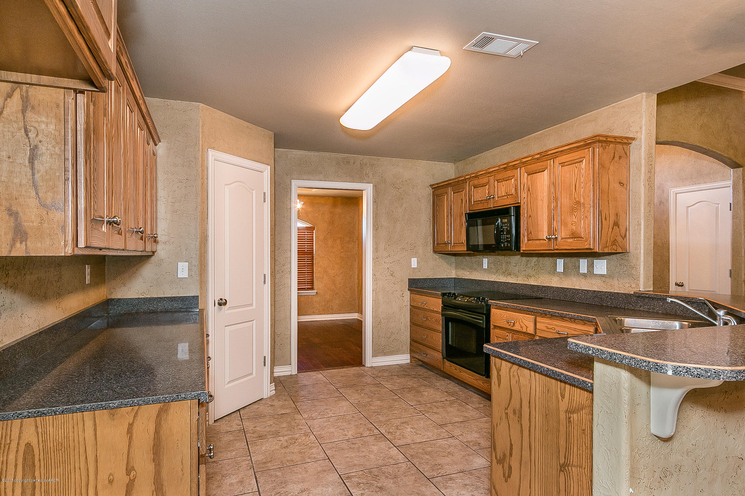 6909 Thunder Road Amarillo, TX 79119 - Photo 12 of 28 008_Kitchen 2.jpg