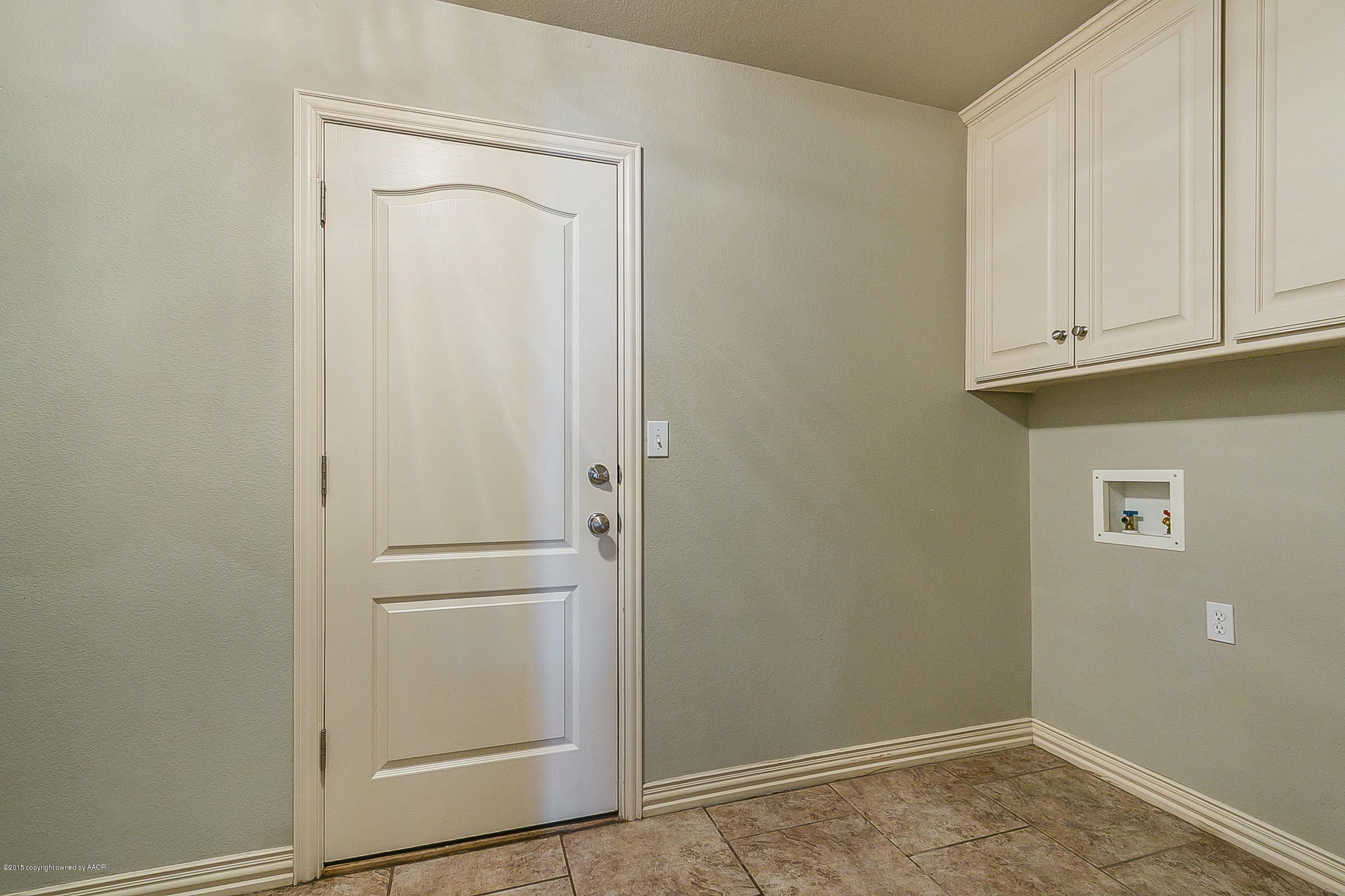 6909 Thunder Road Amarillo, TX 79119 - Photo 13 of 28 013_Utility Room.jpg