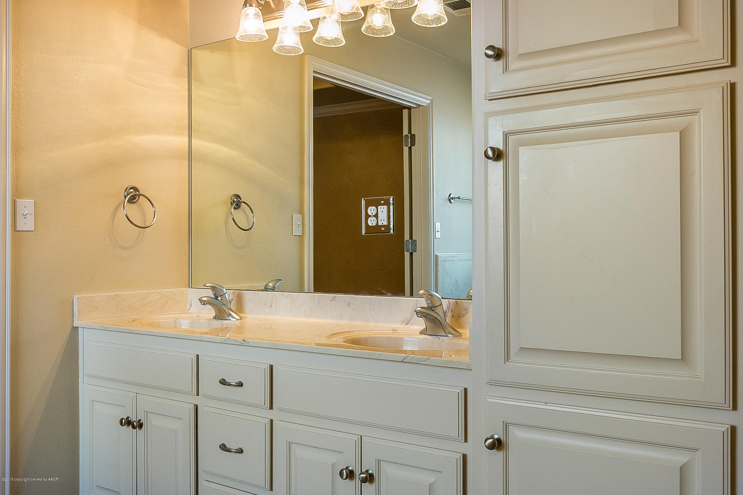 6909 Thunder Road Amarillo, TX 79119 - Photo 14 of 28 016_Master Bathoom 2.jpg