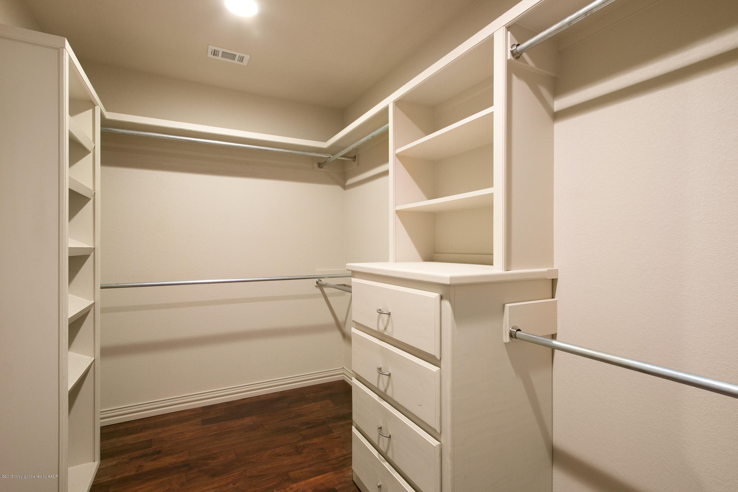 6909 Thunder Road Amarillo, TX 79119 - Photo 24 of 28 018_Master Closet.jpg