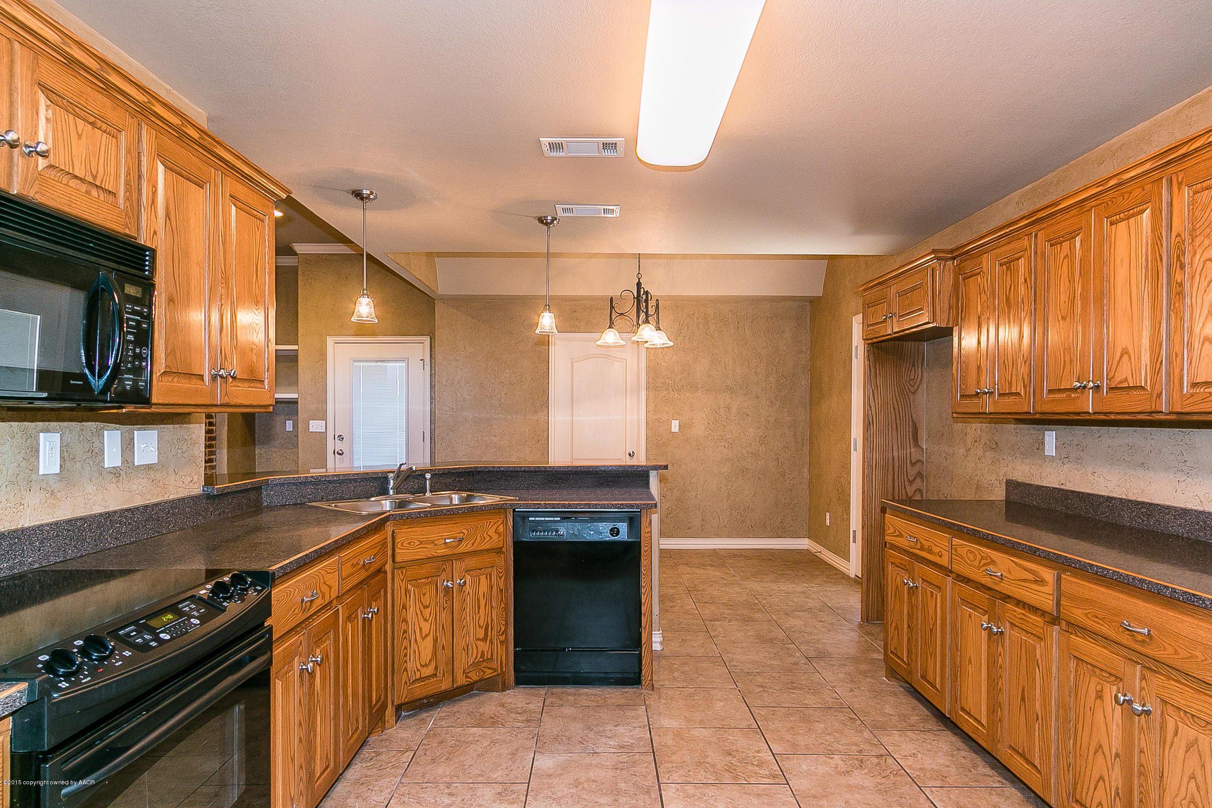 007_Kitchen.jpg