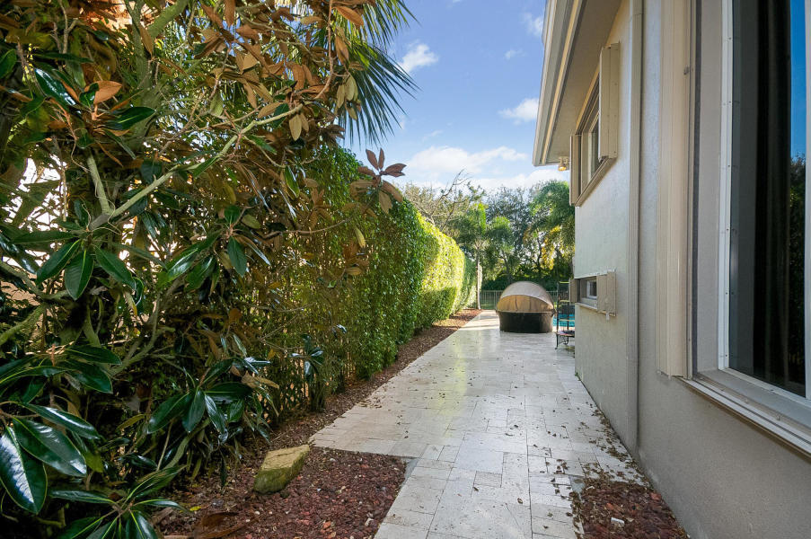 8962 Valhalla Drive Delray Beach, FL 33446 - Photo 35 of 51 20180206191450126271000000-o