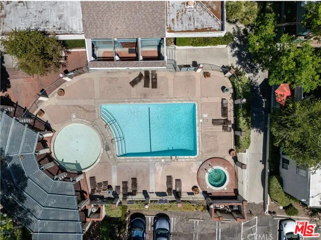 $525,000 | 5700 Etiwanda Avenue, Unit 135, Tarzana, CA 91356